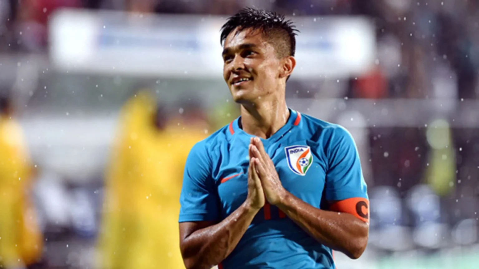 Sunil Chhetri: कोच की बेटी पर दिल हार बैठा था स्टार फुटबॉलर, रोमांस और चुनौतियों से भरी लव स्टोरी Sunil Chhetri: कोच की बेटी पर दिल हार बैठा था स्टार फुटबॉलर, रोमांस और चुनौतियों से भरी लव स्टोरी