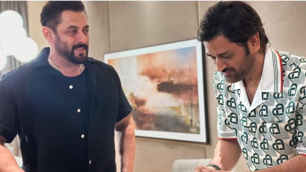 Happy Birthday MS Dhoni: सलमान खान के साथ महेंद्र सिंह धोनी ने काटा जन्मदिन का केक, पत्नी साक्षी भी रही मौजूद Happy Birthday MS Dhoni: सलमान खान के साथ महेंद्र सिंह धोनी ने काटा जन्मदिन का केक, पत्नी साक्षी भी रही मौजूद