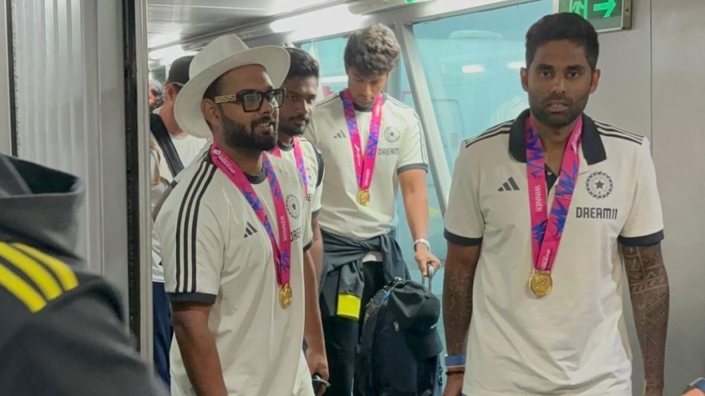 Team India Return: पीएम आवास पहुंची भारतीय टीम, प्रधानमंत्री नरेंद्र मोदी के साथ होगा ब्रेकफास्ट