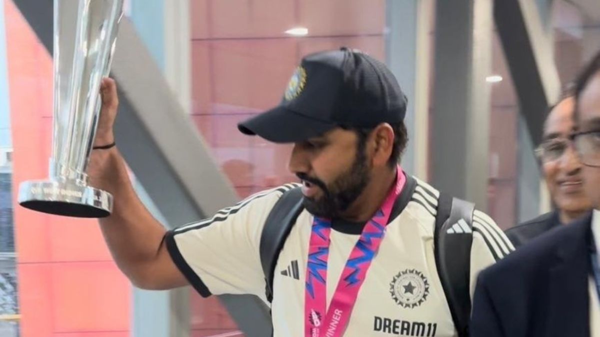 Team India Return: टी20 विश्व कप की ट्रॉफी लेकर भारत लौटी चैंपियन टीम इंडिया, स्वागत के लिए पहुंचा फैंस का हुजूम