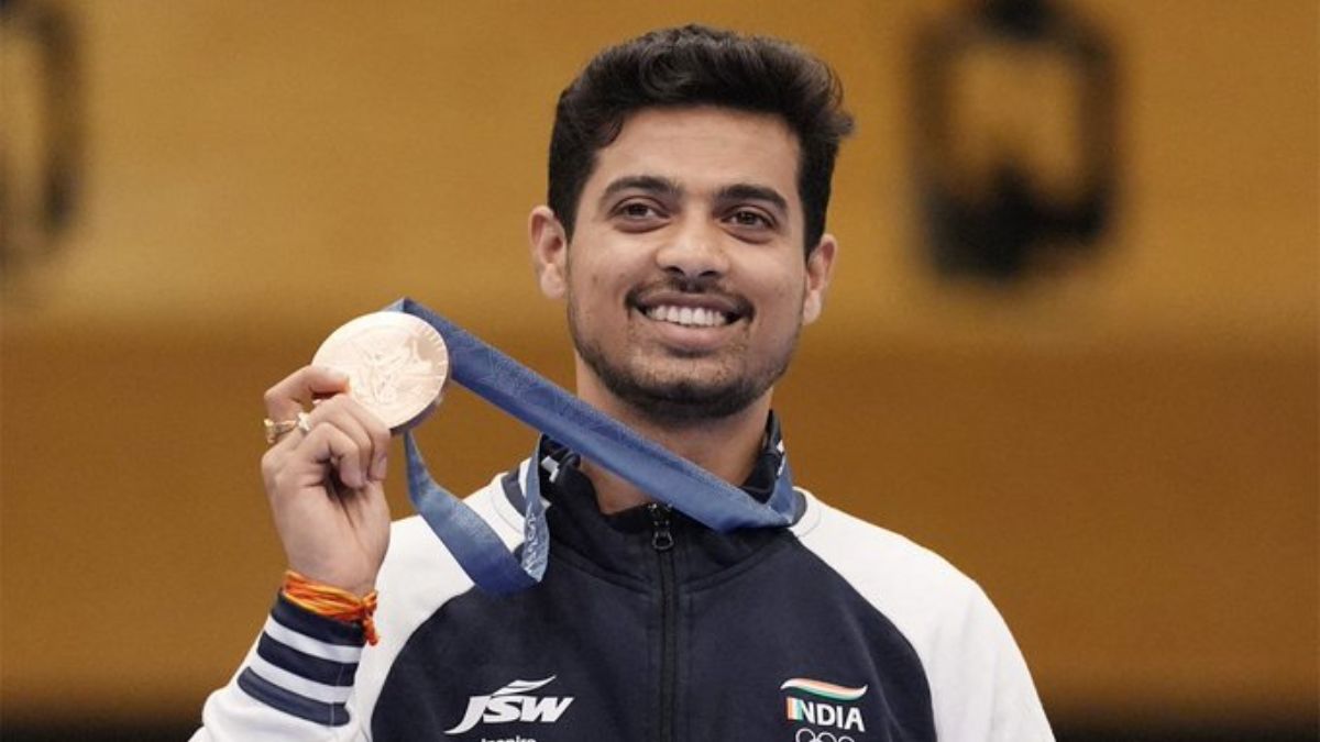 Paris Olympics 2024: पेरिस ओलंपिक 2024 में जीत के बाद स्वप्निल कुसाले पर हुई पैसों की बरसात, महाराष्ट्र सरकार देगी 1 करोड़ रुपये
