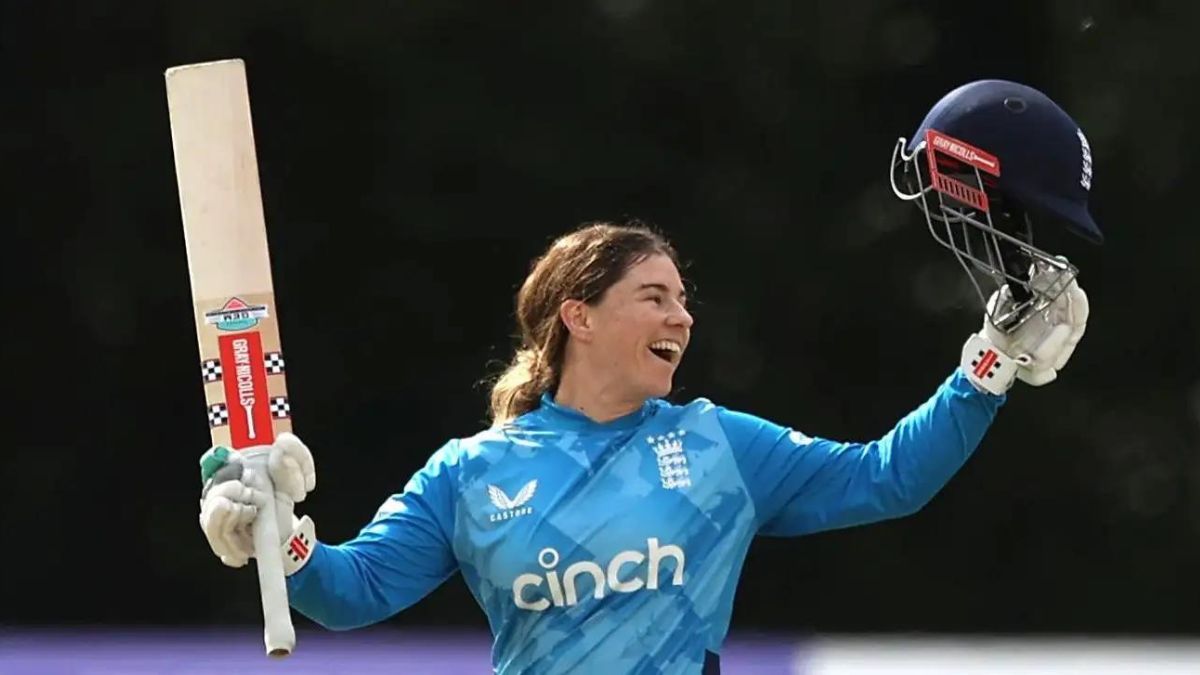 ENG-W vs IRE-W: इंग्लैंड की महिला क्रिकेट टीम ने आयरलैंड की महिला क्रिकेट टीम को 45 रन पर किया ढेर, दर्ज की वनडे की सबसे बड़ी जीत England cricket team player