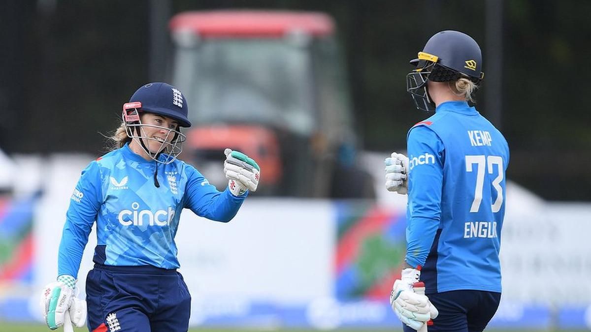 ENG-W vs IRE-W: इंग्लैंड की महिला क्रिकेट टीम ने आयरलैंड की महिला क्रिकेट टीम को 45 रन पर किया ढेर, दर्ज की वनडे की सबसे बड़ी जीत England's women's cricket team
