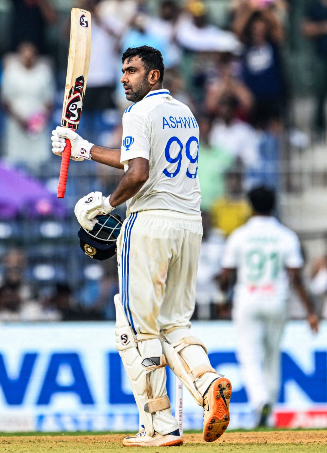 IND vs BAN 1st Test: अश्विन ने 8वें नंबर पर बल्लेबाजी करके जड़ा शतक, टूटा कामरान अकमल और जेसन होल्डर का बड़ा रिकॉर्ड Ravichandran Ashwin created history in Test cricket by scoring a century in IND vs BAN 1st Test