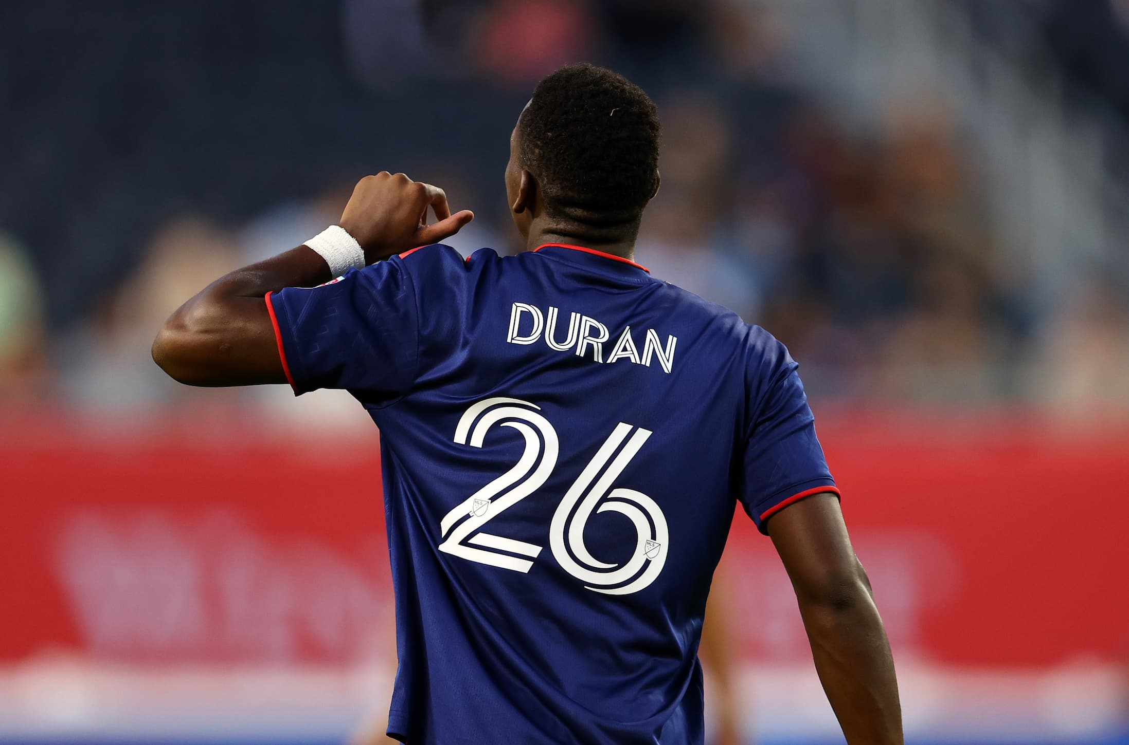Jhon Duran signs new contract for five and a half years with Aston Villa