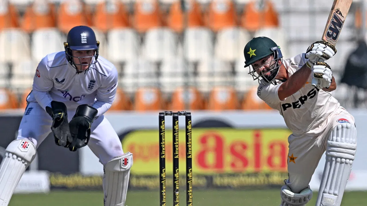 ENG vs PAK: Kamran Ghulam created havoc in the debut match itself, Babar Azam's test career in danger