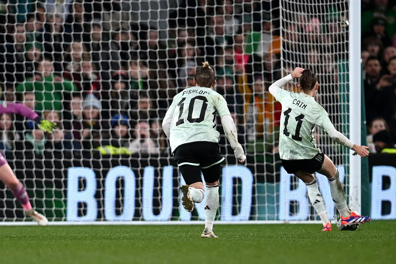 वेल्स महिला टीम ने यूरो 2025 के लिए क्वालीफाई करके रचा इतिहास Wales Women's Football Team Qualified For Euro 2025