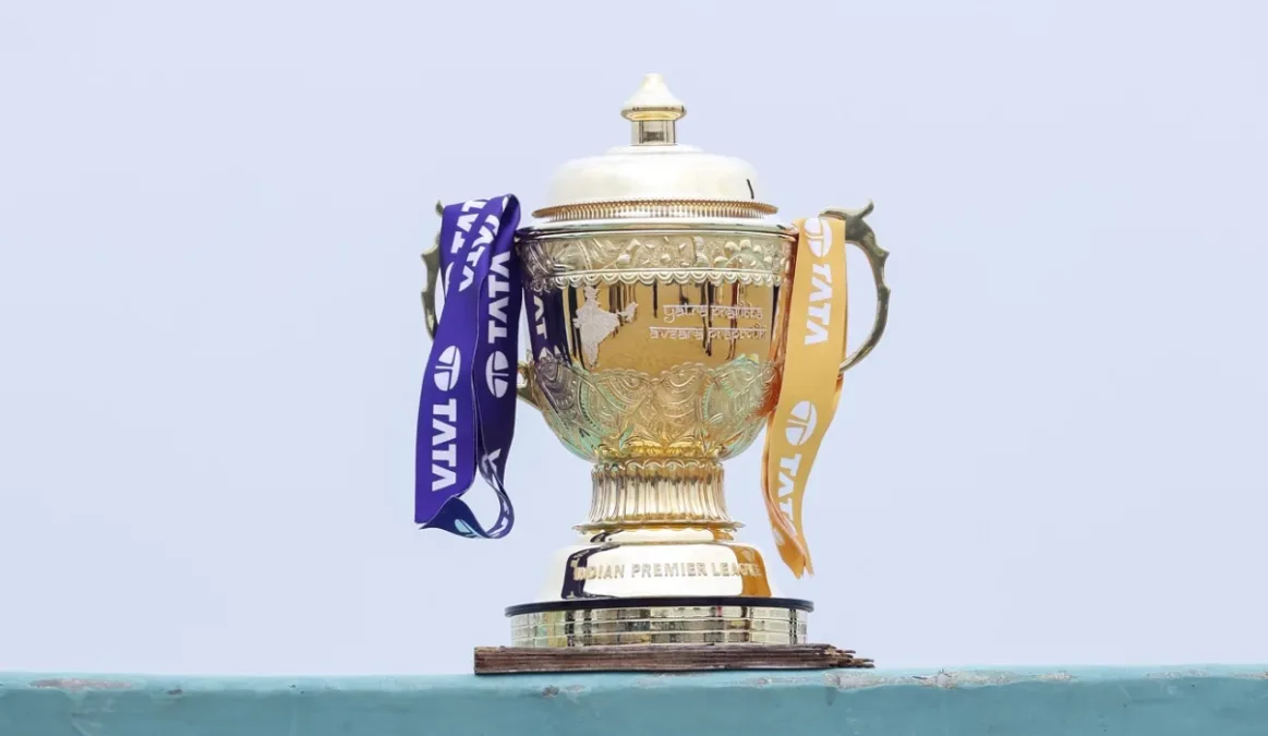 IPL 2025 शुरू होने की तारीख हुई घोषित, अरुण धूमल ने बताया कब खेला जाएगा पहला मुकाबला IPL 2025 Trophy