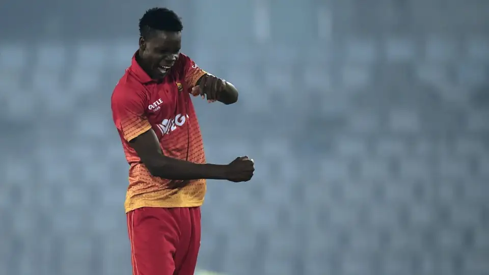 IPL 2025, 6 foot 8 inch tall bowler will join RCB before playoffs
