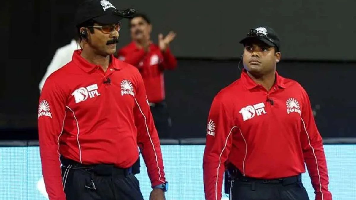 अम्पायर्स को एक मैच में मिलती हैं इतनी सी सैलरी, नहीं हो रहा कुछ बदलाव Know BCCI Contracted Umpires Salary Of Per Match