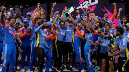 T20 World Cup trophy: किस धातु से बनी है T20 वर्ल्ड कप ट्रॉफी, जानिए इसकी कीमत, वजन और जयपुर से इसका कनेक्शन क्यों है खास India Win T20 World Cup trophy 2024
