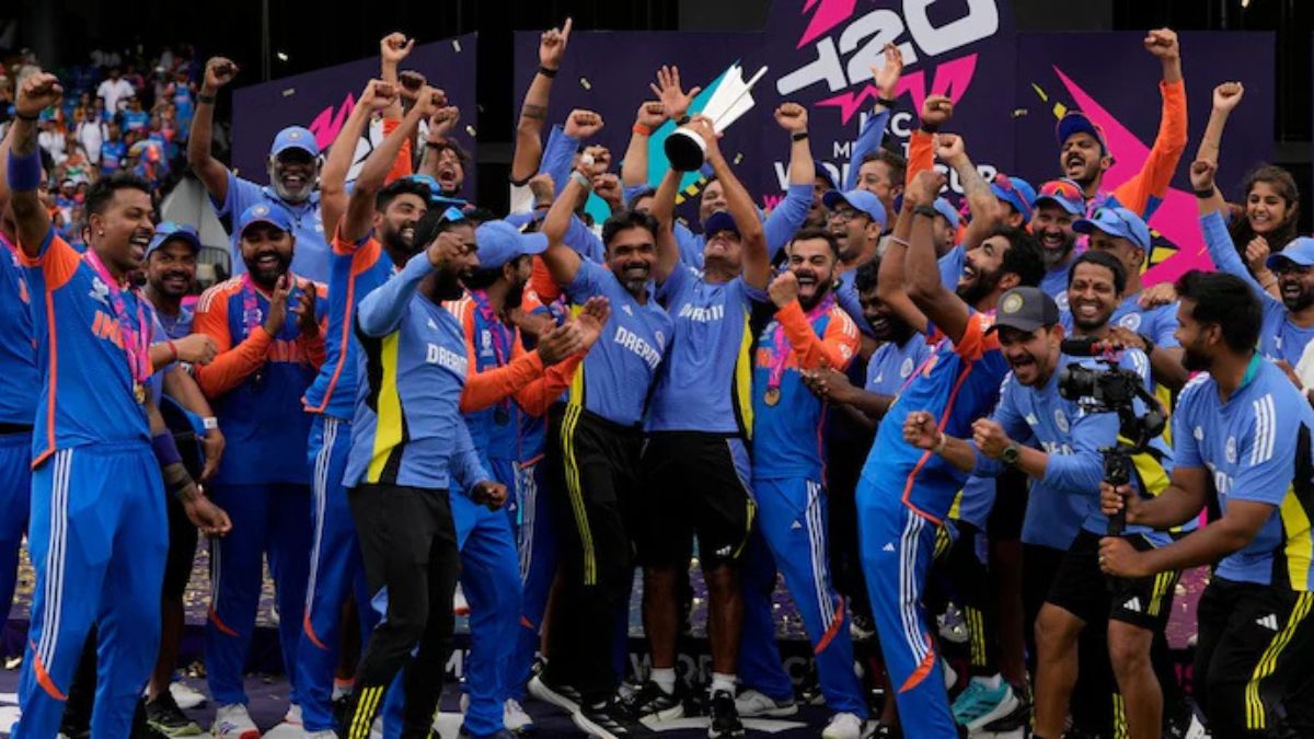 T20 World Cup trophy: किस धातु से बनी है T20 वर्ल्ड कप ट्रॉफी, जानिए इसकी कीमत, वजन और जयपुर से इसका कनेक्शन क्यों है खास India Win T20 World Cup trophy 2024