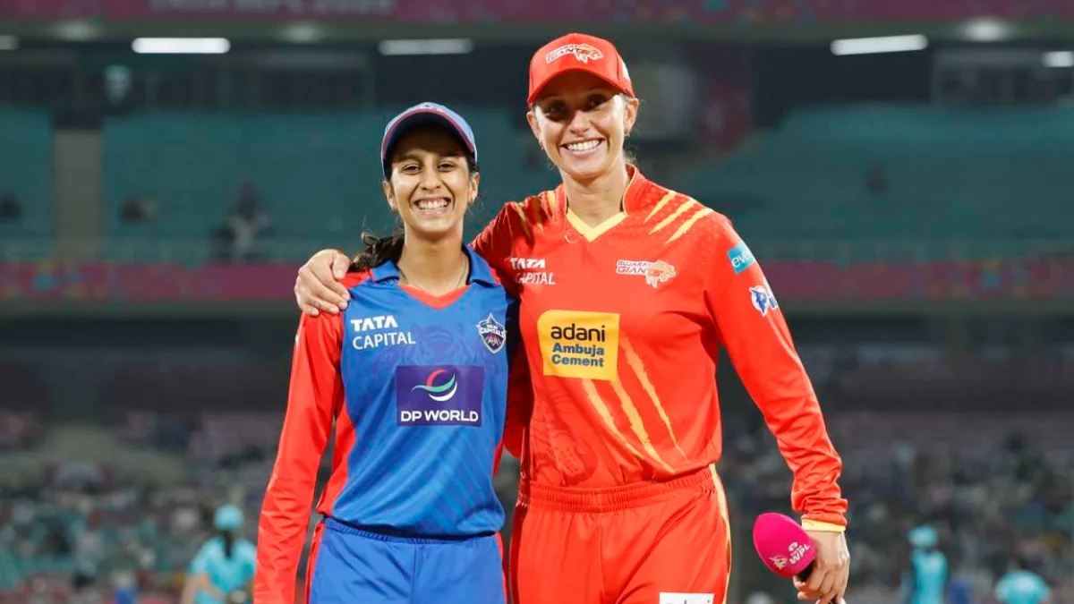 DC-W vs GG-W: दिल्ली कैपिटल्स ने टॉस जीतकर चुनी गेंदबाजी, जानें पिच रिपोर्ट और प्लेइंग XI DC-W vs GG-W toss update at BCA Stadium Kotambi Vadodara