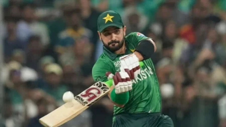 PAK vs SL: साहिबजादा फरहान के निशाने पर विराट कोहली का बड़ा रिकॉर्ड, इतिहास रचने से सिर्फ 37 रन हैं दूर