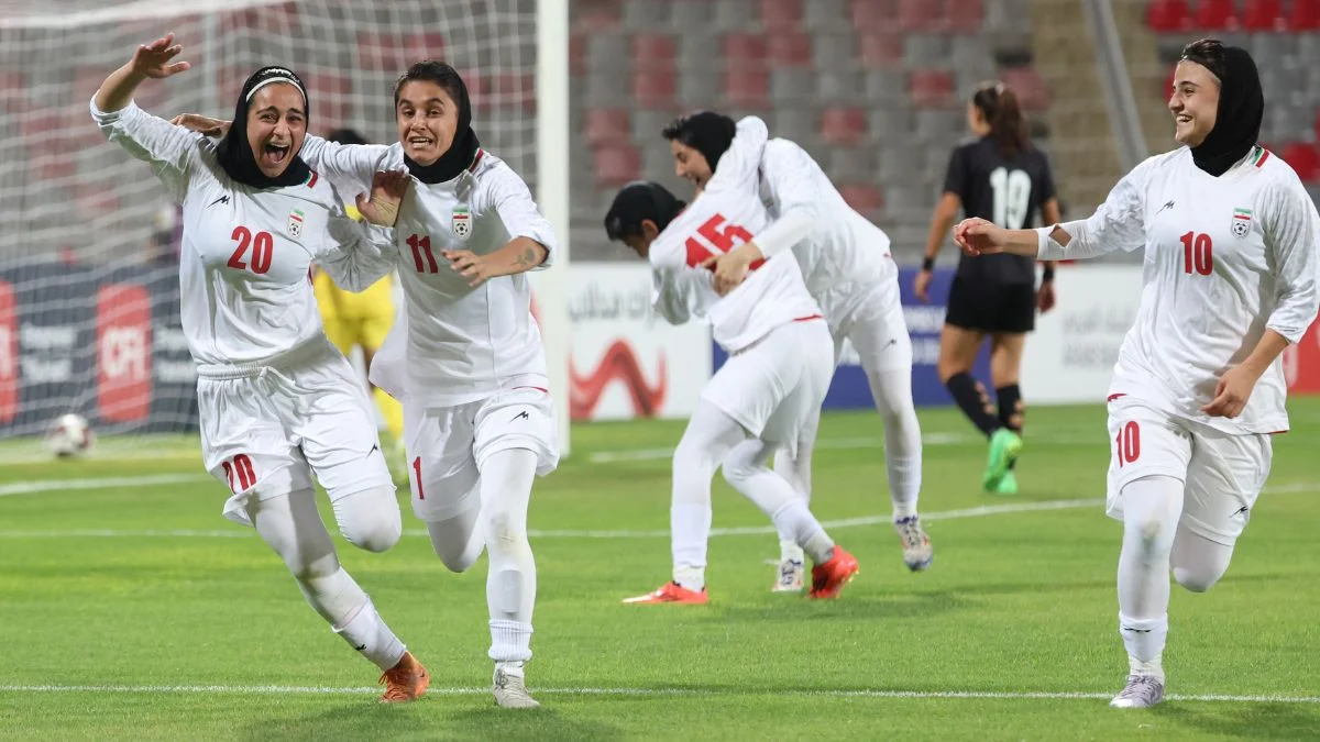Champions League: ईरान पर हुए हमलों के बाद एशियाई फुटबॉल महासंघ ने पश्चिमी क्षेत्र के चैंपियंस लीग मैच किए स्थगित Iran Women Football Team