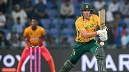 ZIM vs SA: दक्षिण अफ्रीका ने जिम्बाब्वे को 5 विकेट से हराकर अजेय रहते हुए सेमीफाइनल में बनाई जगह South Africa players celebrating win over Zimbabwe in T20 World Cup 2026 match in Delhi