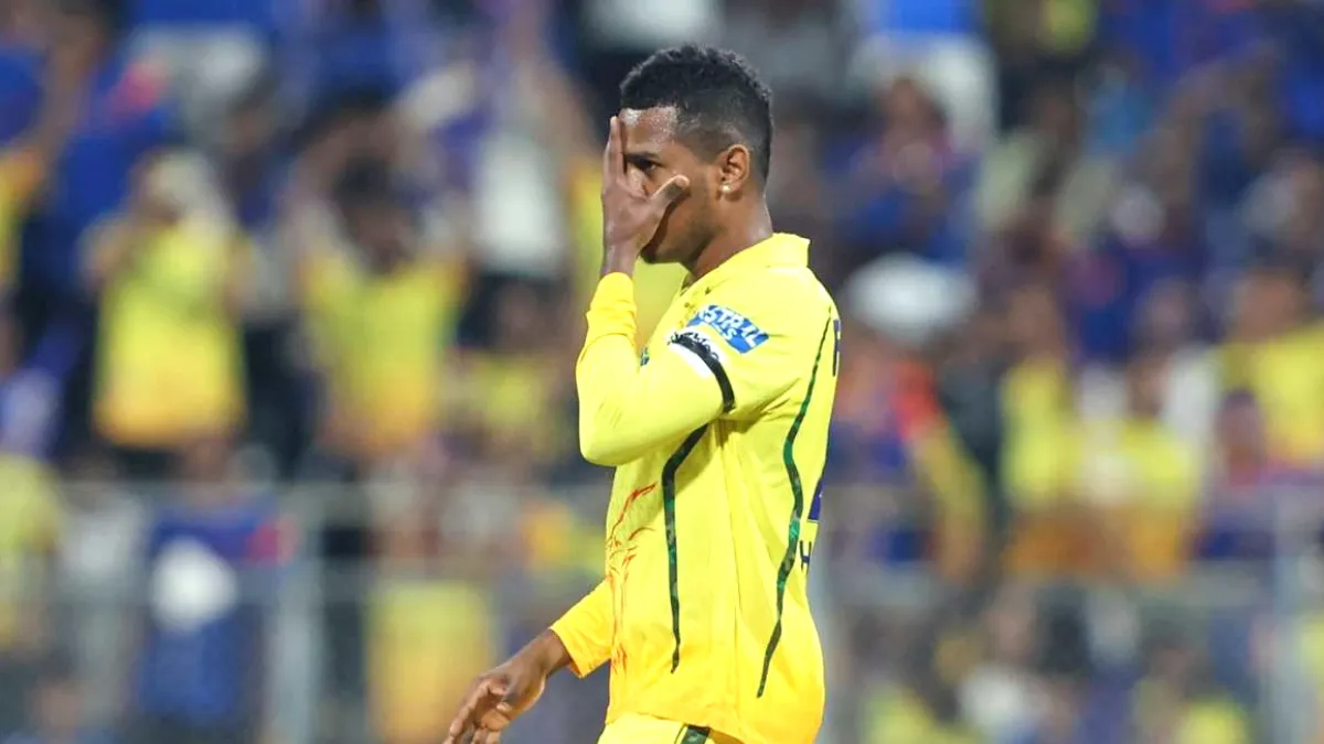 Akeal Hosein Biography: अकील हुसैन कौन हैं? उम्र, करियर, आँकड़े और IPL 2026 प्रदर्शन की पूरी कहानी Akeal Hosein takes 4 wickets for Chennai Super Kings against Mumbai Indians in IPL 2026
